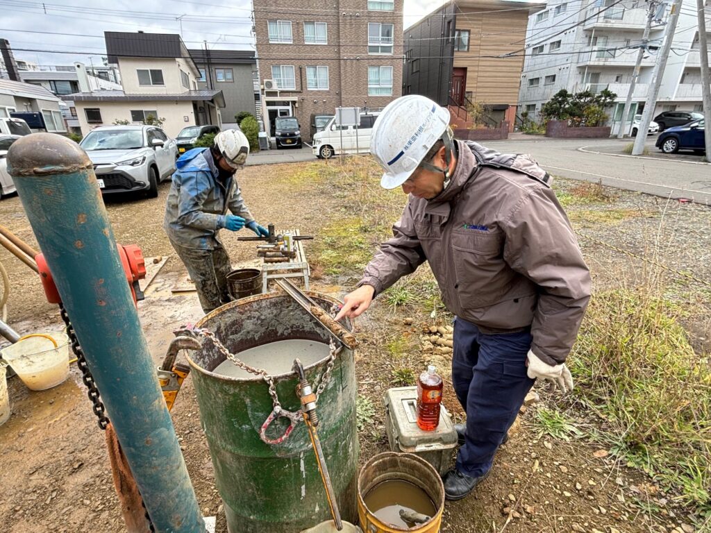 ボーリングマシンメーカー様現場掘削体験の様子