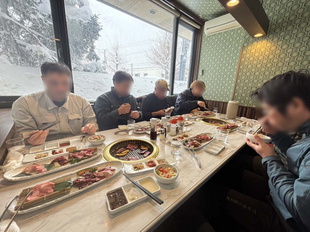 雪害により休工としてスタッフ皆んなで食事会